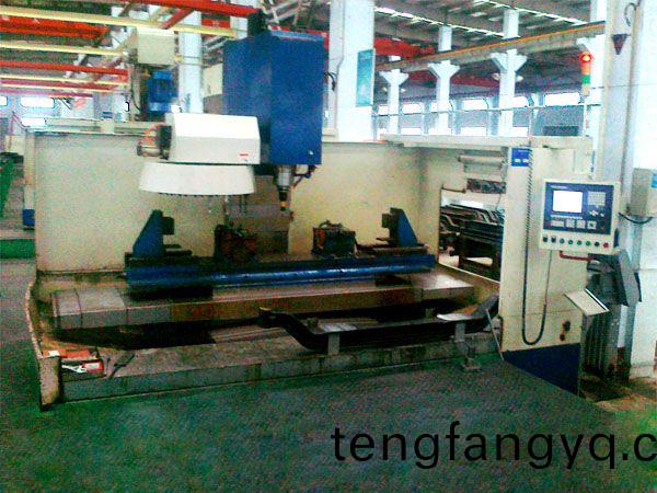 前(qian)軸(zhou)十孔(kong)加(jia)工專(zhuan)用(yong)立(li)式(shi)加工(gong)