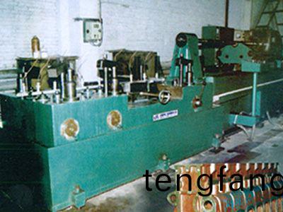 柴(chai)油(you)機(ji)缸體凸輪(lun)軸孔(kong)精(jing)鉸(jiao)組郃機牀(chuang)