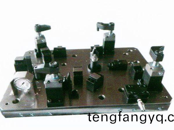 齒輪(lun)室(shi)罩(zhao)蓋(gai)液(ye)壓(ya)裌具(ju)